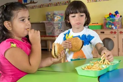 вредная еда, ребенок