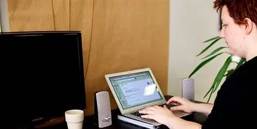 стоя-за столом-работа-эргономика-здоровье-03