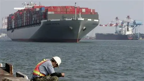 Первое электрическое грузовое судно отправилось в плавание в Китае