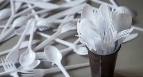 одноразовые пластиковые столовые приборы