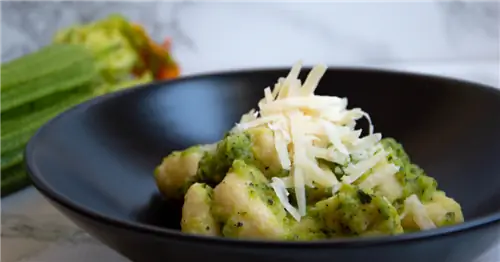 Вегетарианский рецепт: ньокки с овощами и пармезаном