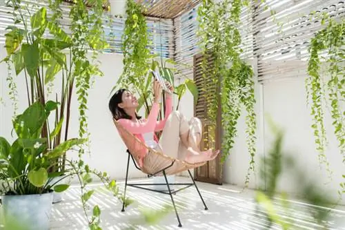 очищать тарелки от загрязнений