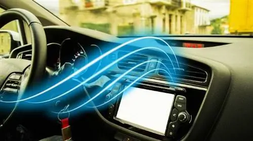 Почему нельзя включать кондиционер на стоящей машине?