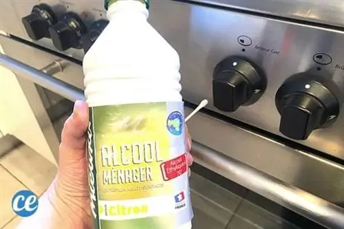 Протрите ручки печки спиртом и ватным тампоном.