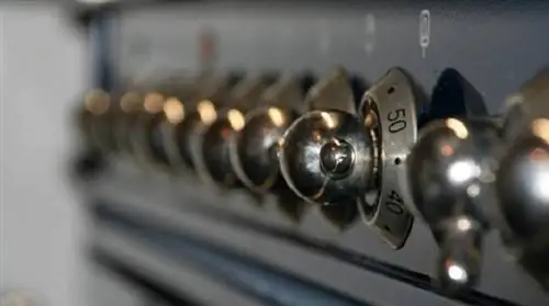 Как правильно почистить духовку пищевой содой?