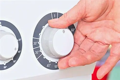 Стирайте простыни при температуре 60°C, чтобы уничтожить пылевых клещей и бактерии.