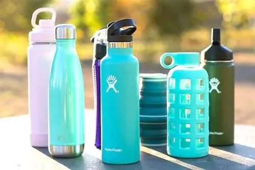 бутылка с водой, чтобы избежать пластиковых бутылок