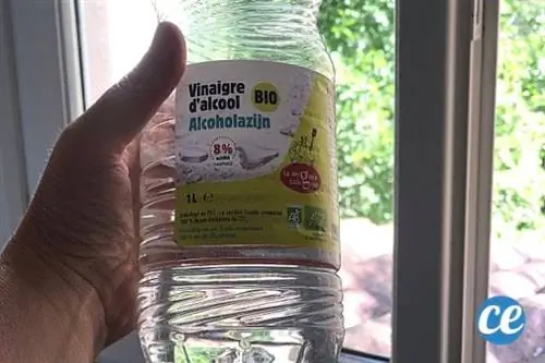 Белый уксус для удаления следов клея на окне