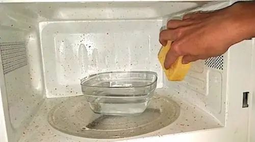 Секрет очистки очень грязной микроволновой печи без каких-либо усилий