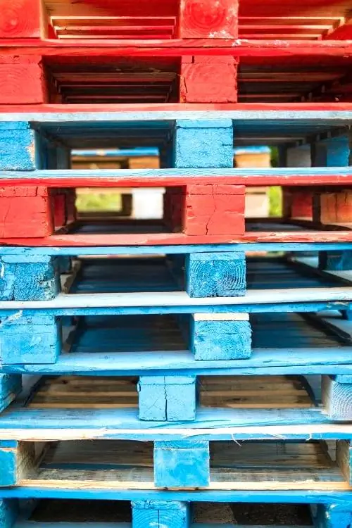 Цветные палитры могут быть токсичными, и их следует избегать.