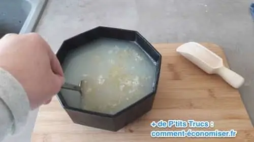 хорошо перемешайте, чтобы марсельское мыло растворилось в горячей воде