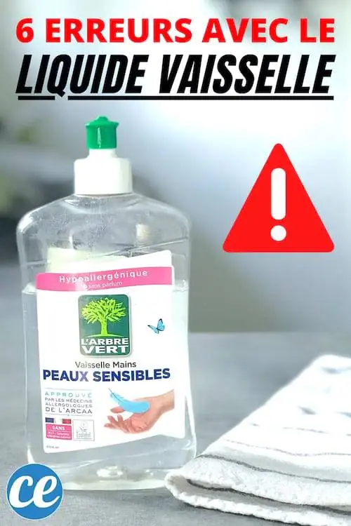 Жидкость для мытья посуды на столе с кухонным полотенцем и текстом: 6 ошибок с жидкостью для мытья посуды