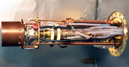 Дейтрон слишком легкий