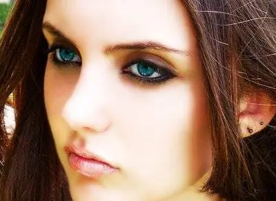 Мы быстрее забываем красивые лица