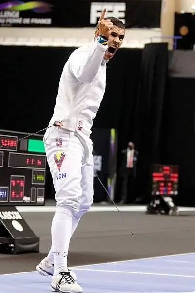 Позы победы на Олимпиаде - врожденное выражение триумфа