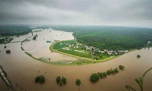 Сухой на юго-западе и влажный на северо-востоке
