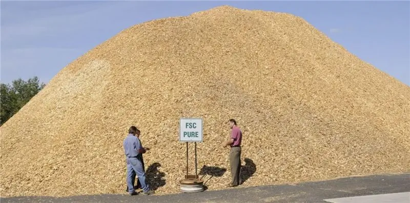 куча древесных гранул