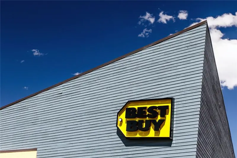 Яркое солнце освещает вывеску магазина электроники Best Buy на перекрестке Кимбалл. Яркое солнце освещает вывеску магазина электроники Best Buy на перекрестке Кимбалл.