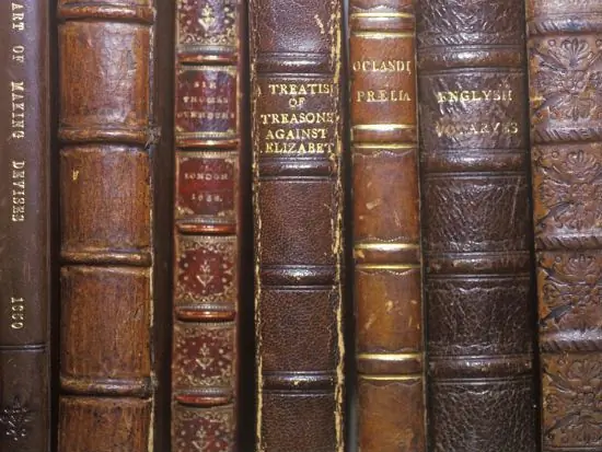 Антикварные книги от духа Америки через Shutterstock