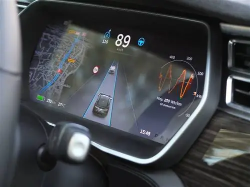 Tesla Model X и автопилот: водитель не держал руки на руле перед фатальной аварией