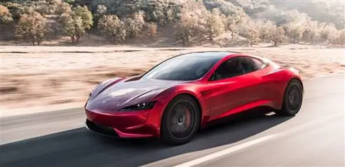 Tesla: новый родстер с отличной автономностью и головокружительным ускорением