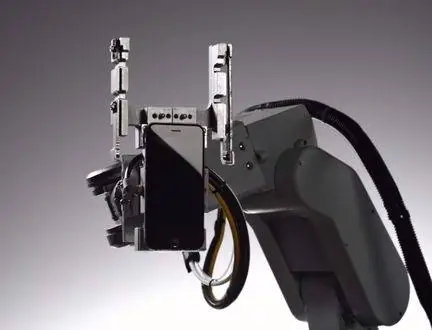 Робот Liam iPhone перерабатывает Apple