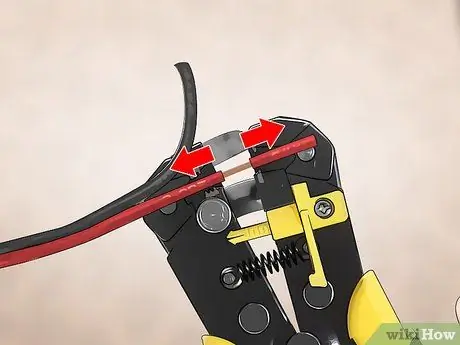 Обрежьте провод динамика, шаг 7