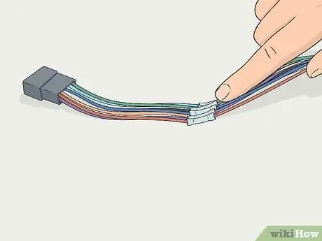 Подключите усилитель к сабвуферу и головному устройству Шаг 11