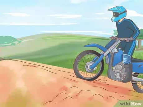 Прыгайте на велосипеде по грязи. Шаг 3