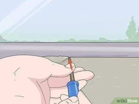 Ремонт незакрепленной обивки дверной панели автомобиля Шаг 10