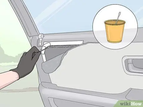 Ремонт незакрепленной обивки дверной панели автомобиля Шаг 7