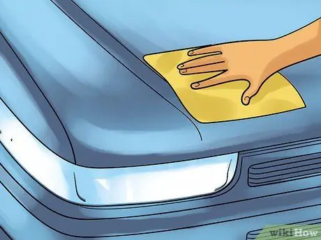 Удаление старую невидимую защитную пленку 3M (прозрачный бюстгальтер) с автомобиля Шаг 5