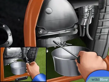 Слейте газ из бензобака генератора и карбюратора Шаг 8