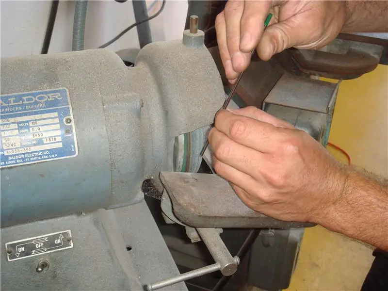 Отшлифуйте электрод