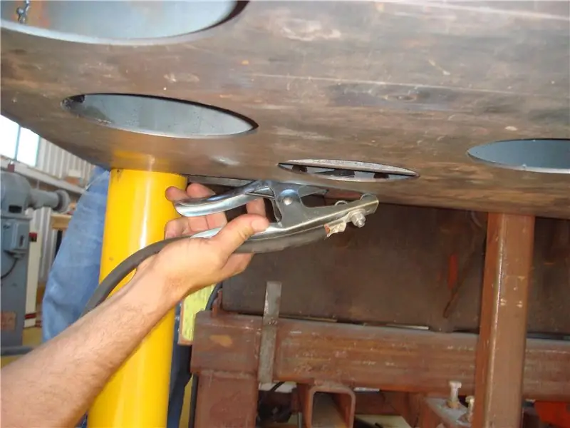 Подготовить металлический и сварочный стол