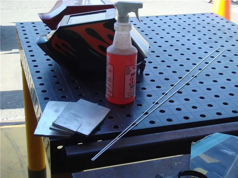 Подготовить металлический и сварочный стол