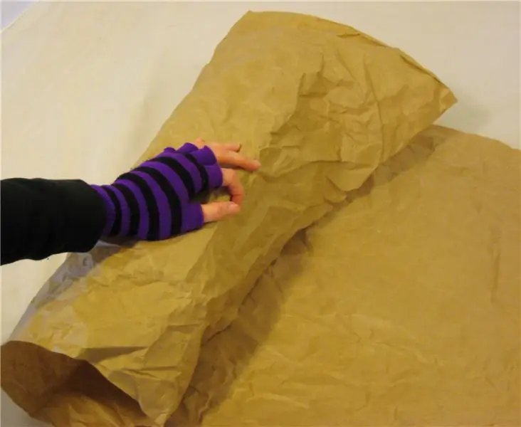 Отрежьте упаковочную бумагу