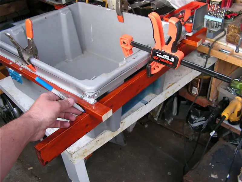 Крестовые опоры и отделка деревянного каркаса