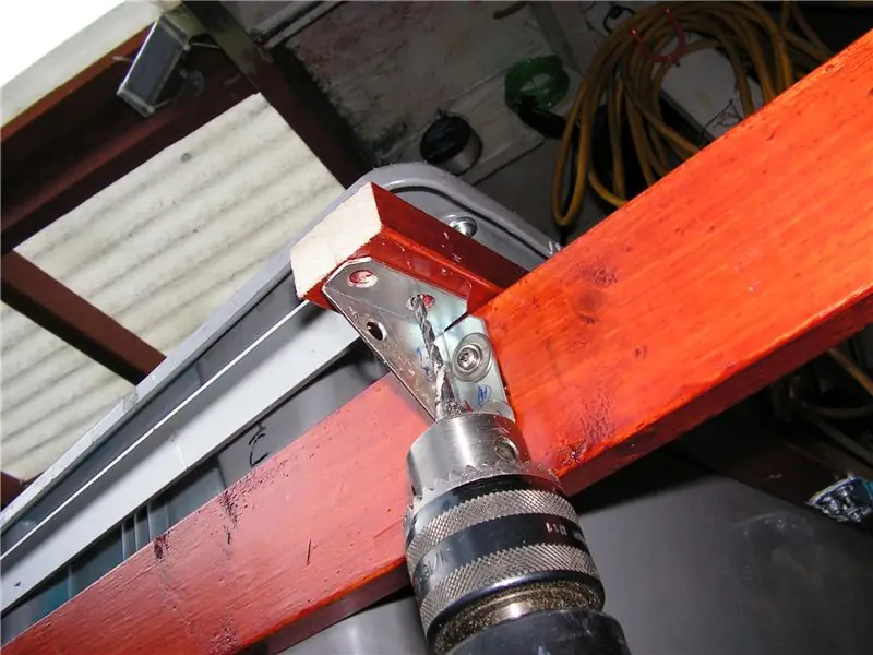 Крестовые опоры и отделка деревянного каркаса