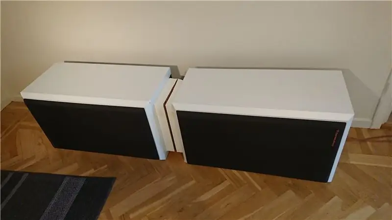 Положите динамики на пол