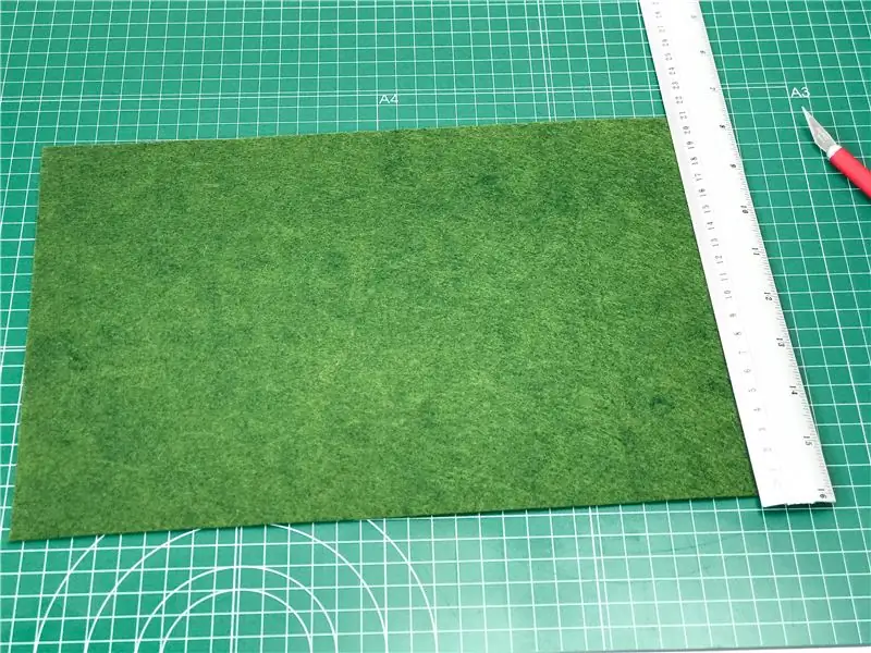 Вырежьте все куски фетра, выровняйте их вместе и проверьте, совпадают ли стороны