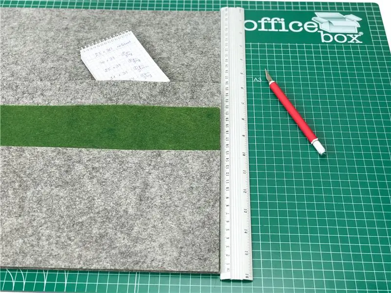 Вырежьте все куски фетра, выровняйте их вместе и проверьте, совпадают ли стороны