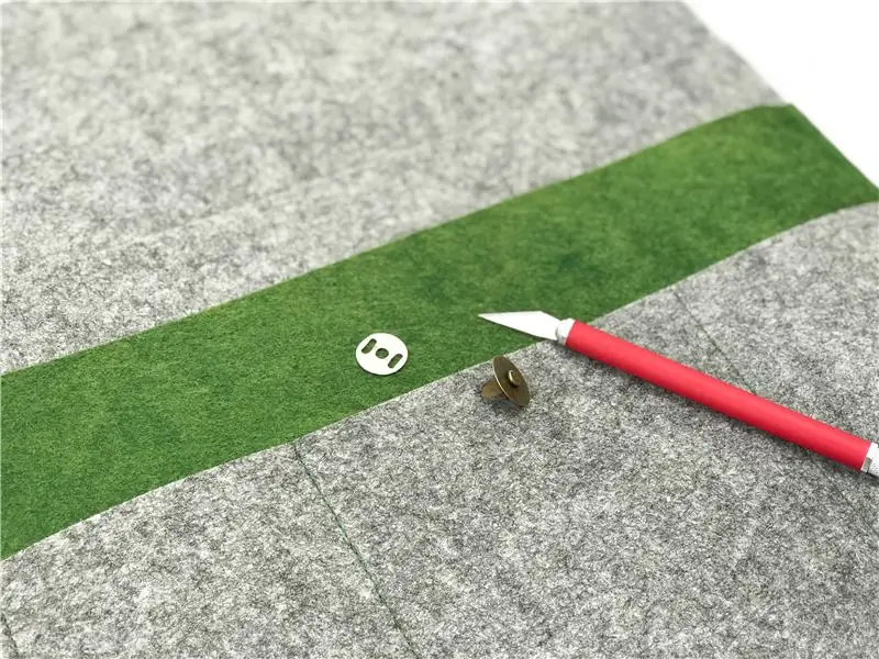 Прикрепите одну часть магнитной застежки к карману