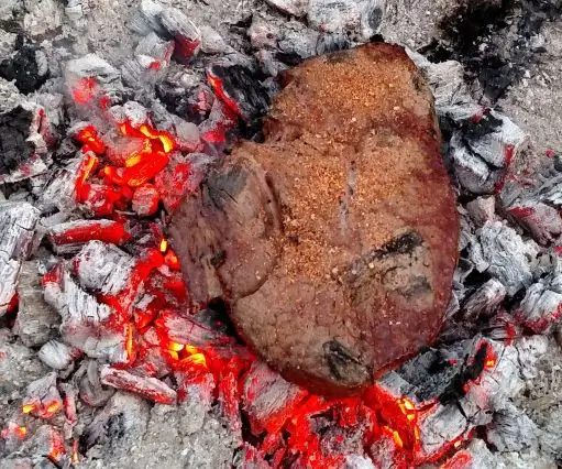 Жареный на углях стейк: 4 шага