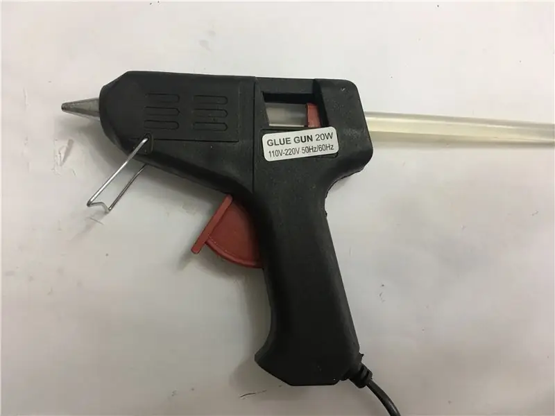 Разогреть клеевой пистолет