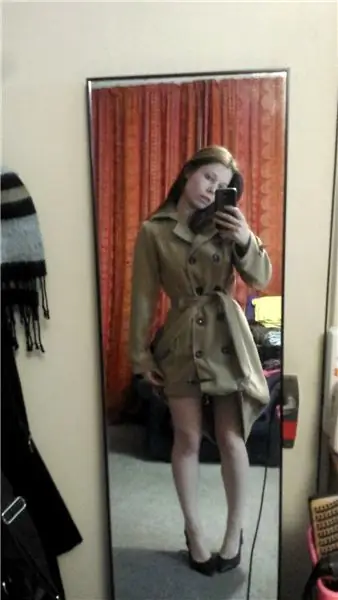 Поднимите подол пальто