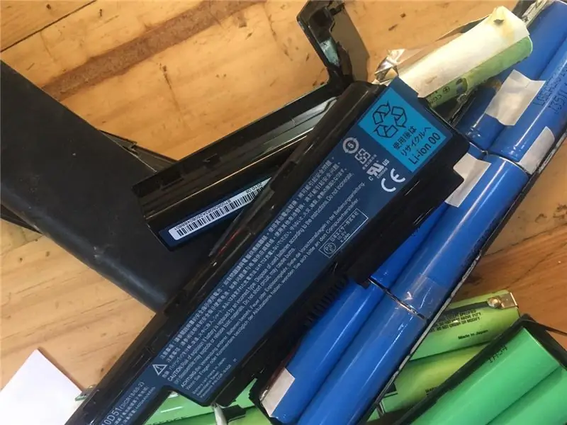 Подготовка материалов: старый аккумулятор для ноутбука