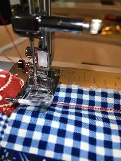 Шаг: продолжайте шить детское одеяло с 4 сторон