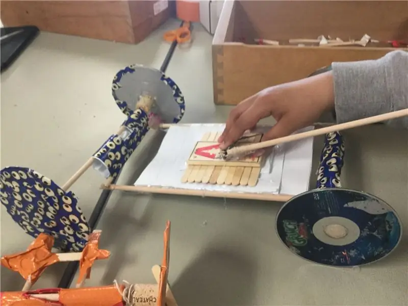 Автомобиль с приводом от мышеловки