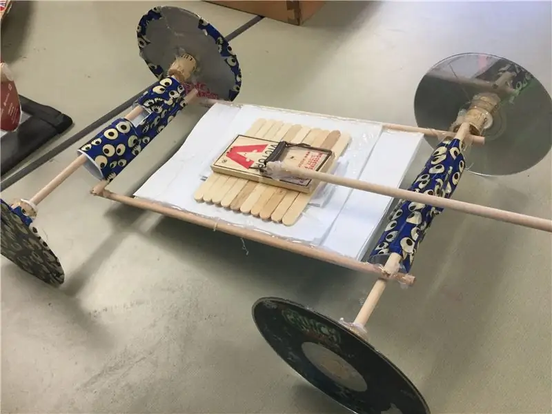 Автомобиль с приводом от мышеловки